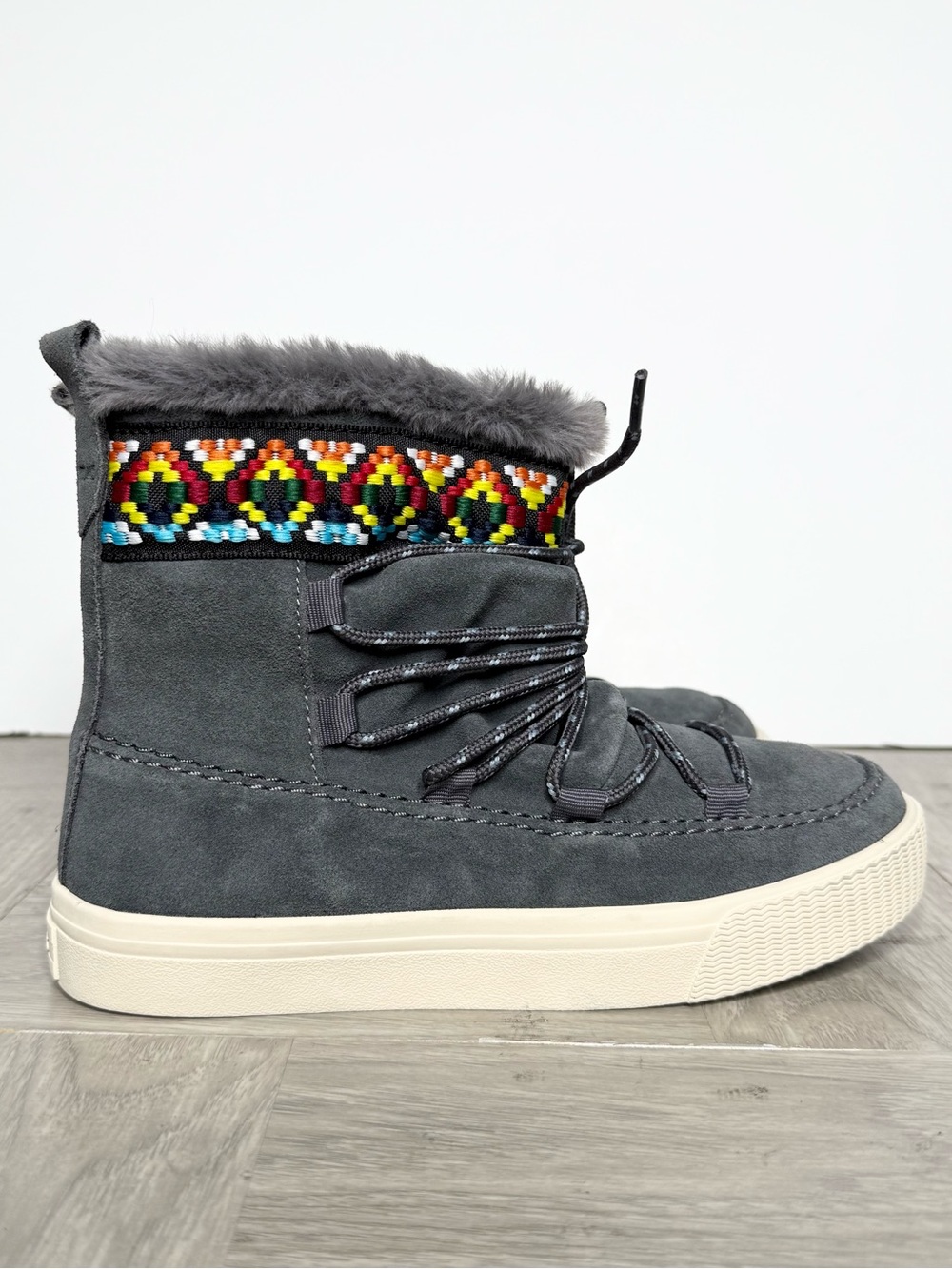Toms Faux Fur Lined Gray Winter Boot 6